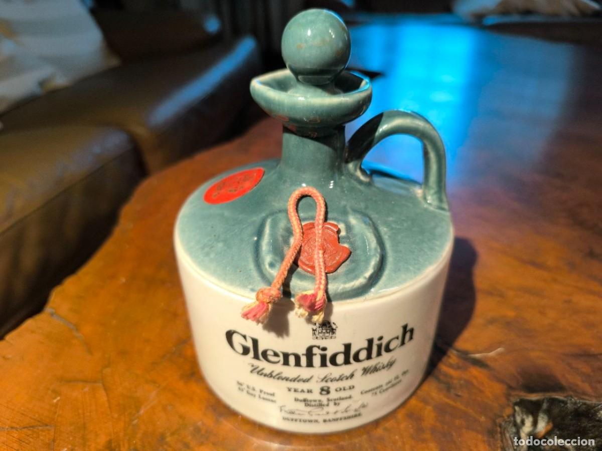 Coleccionismo de vinos y licores: Glenfiddich. Scotch Whisky, year 8 old. Botella, jarra o decantador. Caneco. Porcelana o cer&aacute;mica
