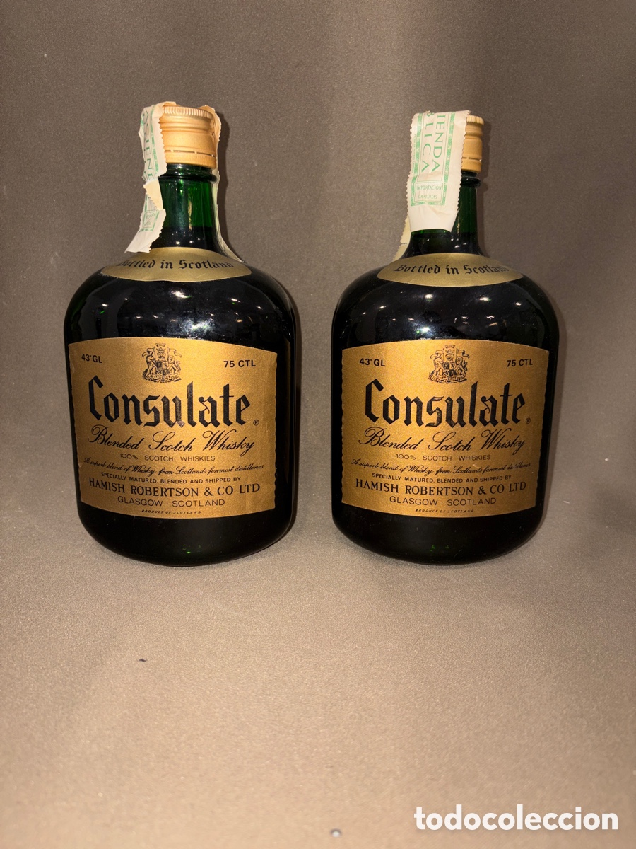 Collection of wines and liquors: ANTIGUA PAREJA DE BOTELLAS DE WHISKY*CONSULATE*A&Ntilde;OS 70*PRECINTADAS*RARAS