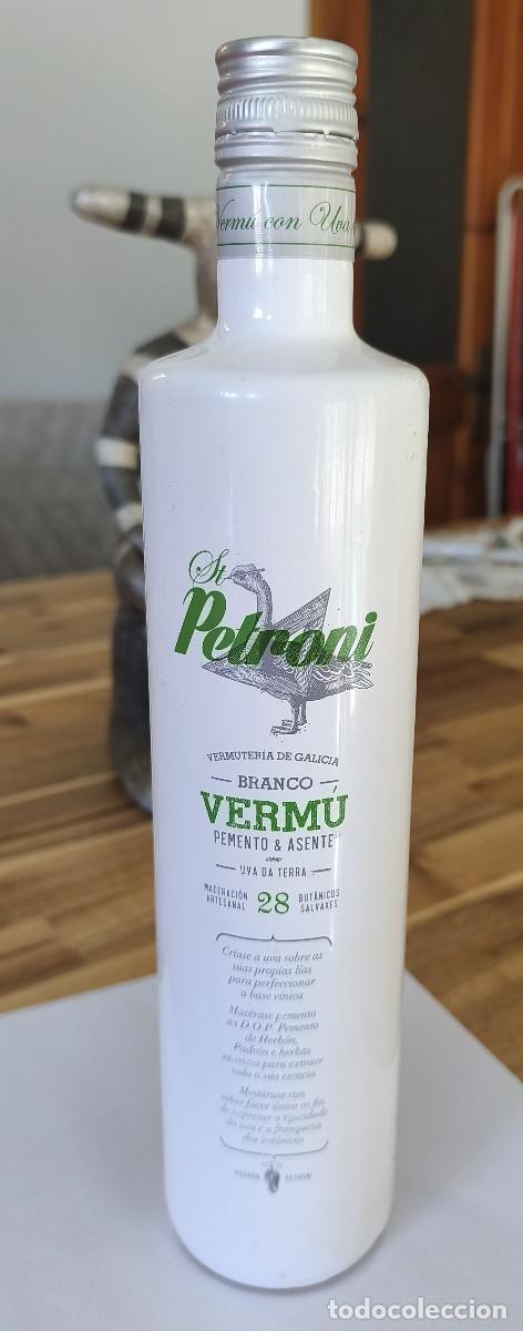 Coleccionismo de vinos y licores: BOTELLA VACIA VERMU BRANCO St. PETRONI ( Vermuteria de Galicia )