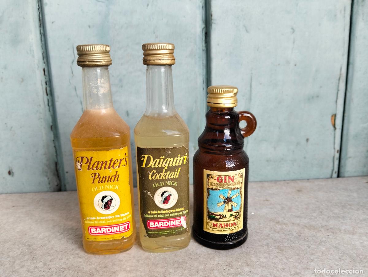 Sammlung von Weinen und Lik&ouml;ren: Lote botellines de licor antiguos planter's punch cocktail old nick bardinet gin mahon