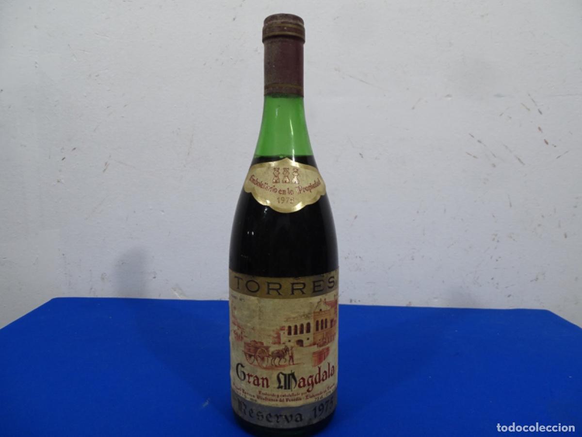 Collection of wines and liquors: VINO GRAN MAGDALA TORRES RESERVA 1975