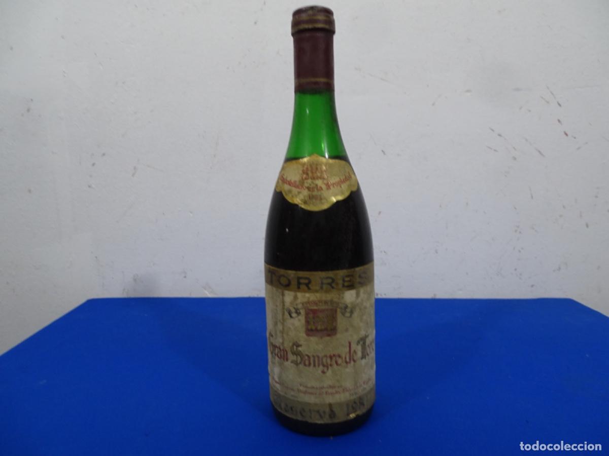 Coleccionismo de vinos y licores: VINO TORRES SANGRE TORO RESERVA 1981
