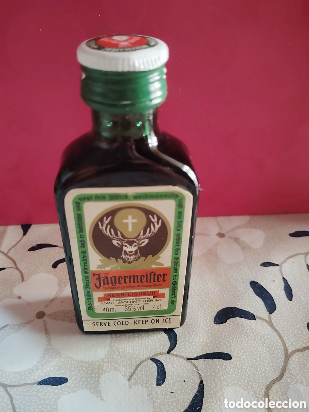 Sammlung von Weinen und Lik&ouml;ren: Botell&iacute;n de licor de hierbas J&auml;germe&igrave;fter. Llena. Sin abrir.