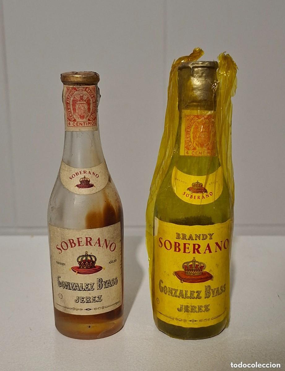 Coleccionismo de vinos y licores: ANTIGUAS 2 MINIBOTELLAS SOBERANO - Gonzalez Byass SELLO 4 CTS.