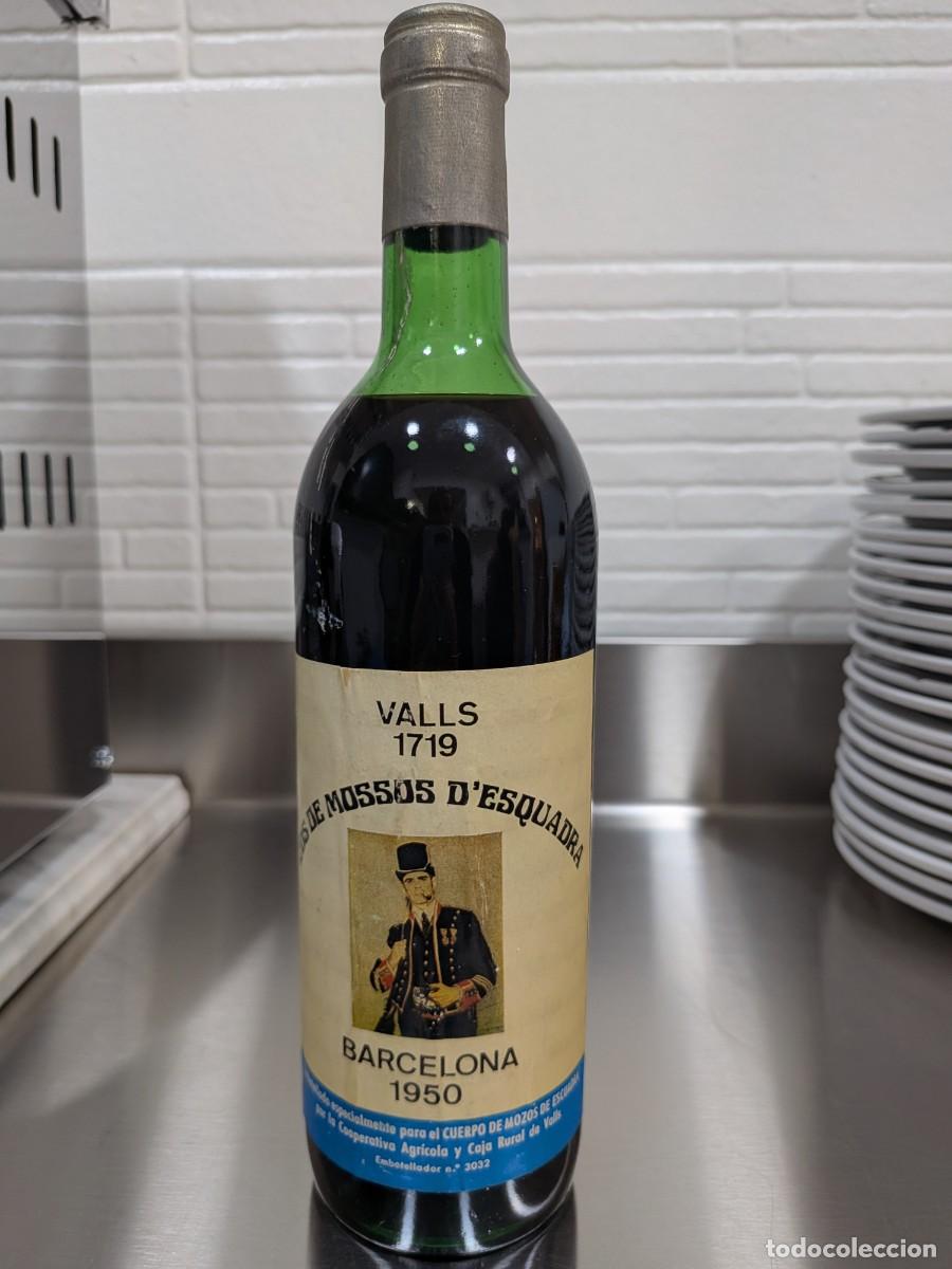 Coleccionismo de vinos y licores: Esta botella de vino de colecci&oacute;n de los Mossos d'Esquadra