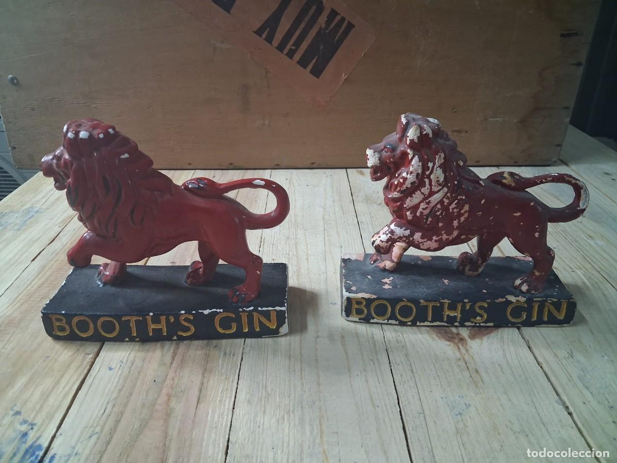 Coleccionismo de vinos y licores: Lote 2 figuras le&oacute;n de marca de bebida Booth's Gin, en yeso. A&ntilde;os 60 aprox. Publicidad vintage.