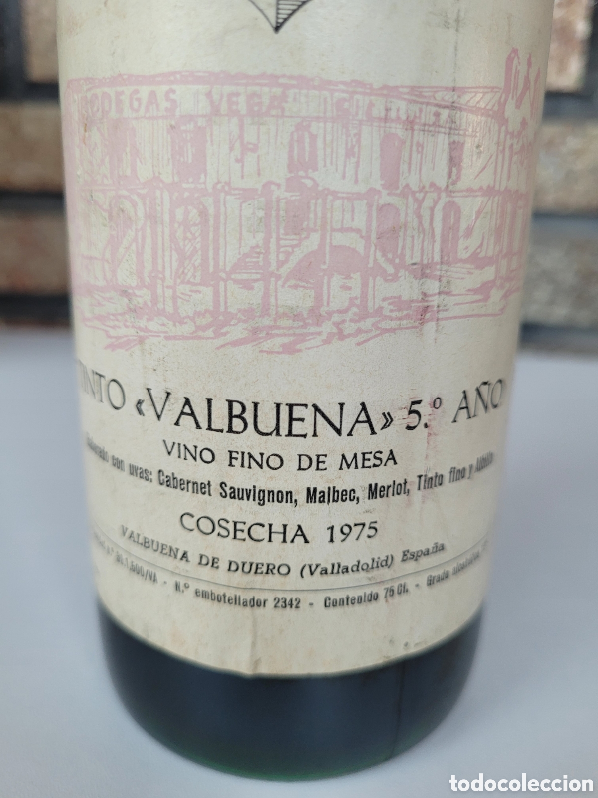 Coleccionismo de vinos y licores: Botella tinto valbuena 5&deg; a&ntilde;o cosecha 1975