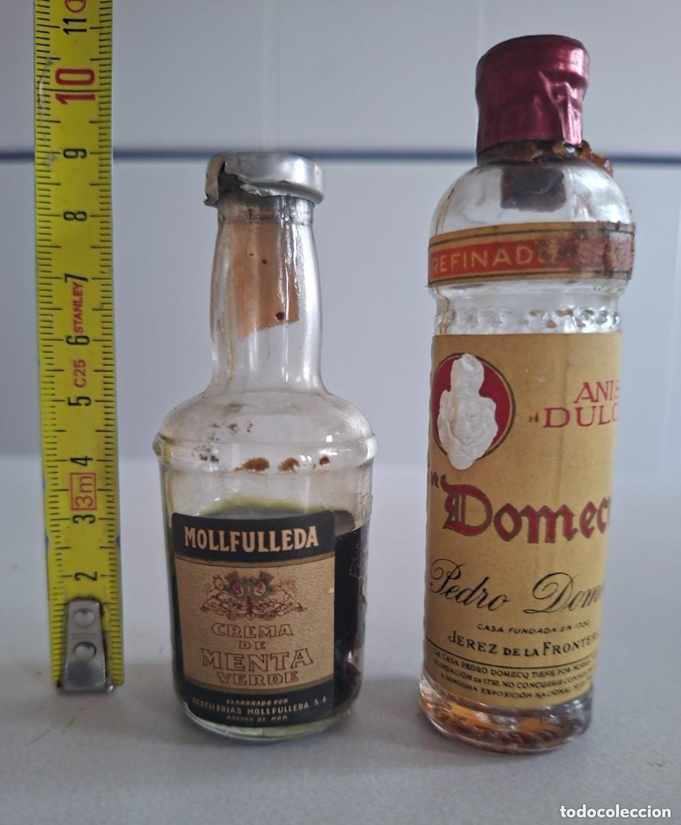 Coleccionismo de vinos y licores: ANTIGUAS 2 MINIBOTELLAS MOLLFULLEDA y DOMEC (Sello 4 cts.)- Crema de Menta Verde y An&iacute;s dulce