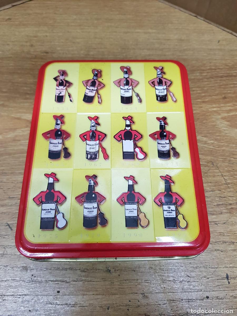 Coleccionismo de vinos y licores: CAJA DE METAL CON BOTELLA DE TIO PEPE- NUEVA