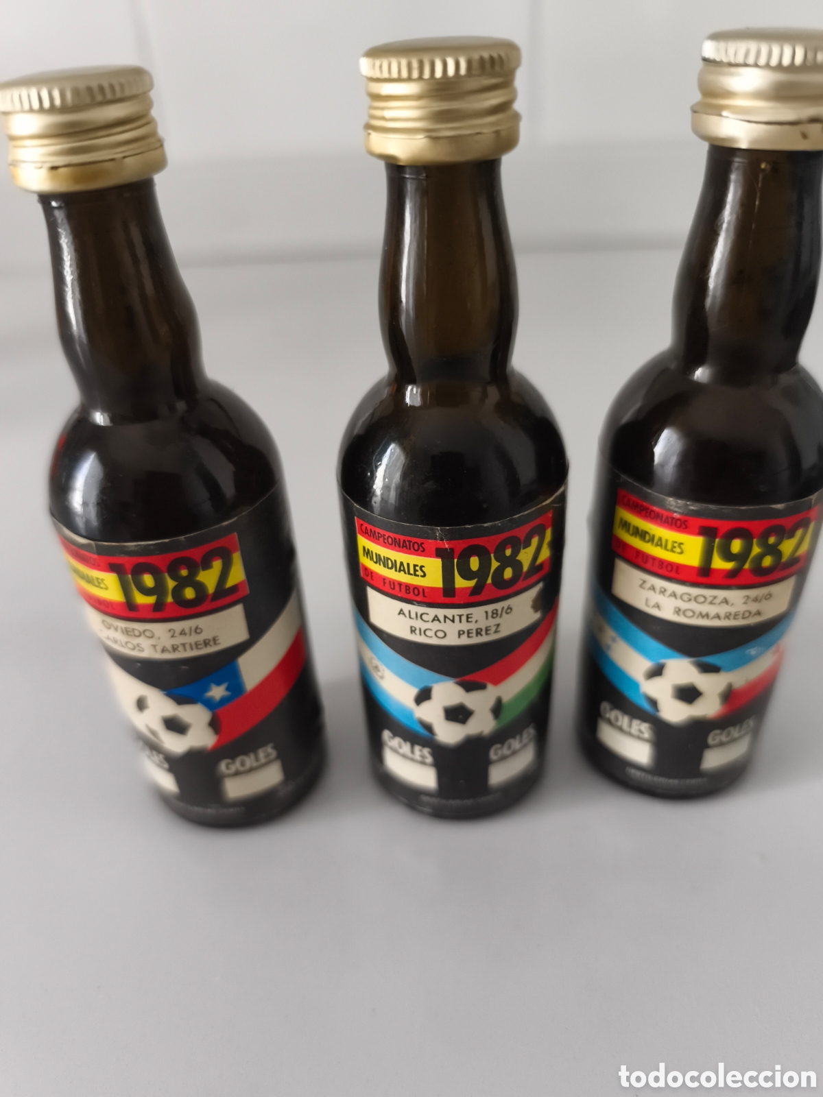Coleccionismo de vinos y licores: Lote de 3 antiguas botellitas de oloroso mundiales 1982 llenas