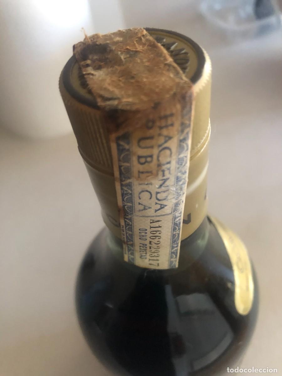 Coleccionismo de vinos y licores: Botella de brandy Coven - Foto 2