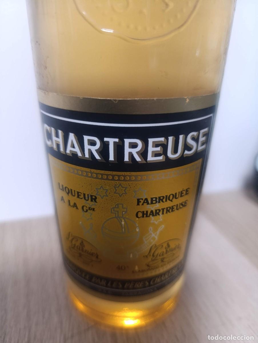 Coleccionismo de vinos y licores: Chartreuse Amarillo y torres - Foto 3