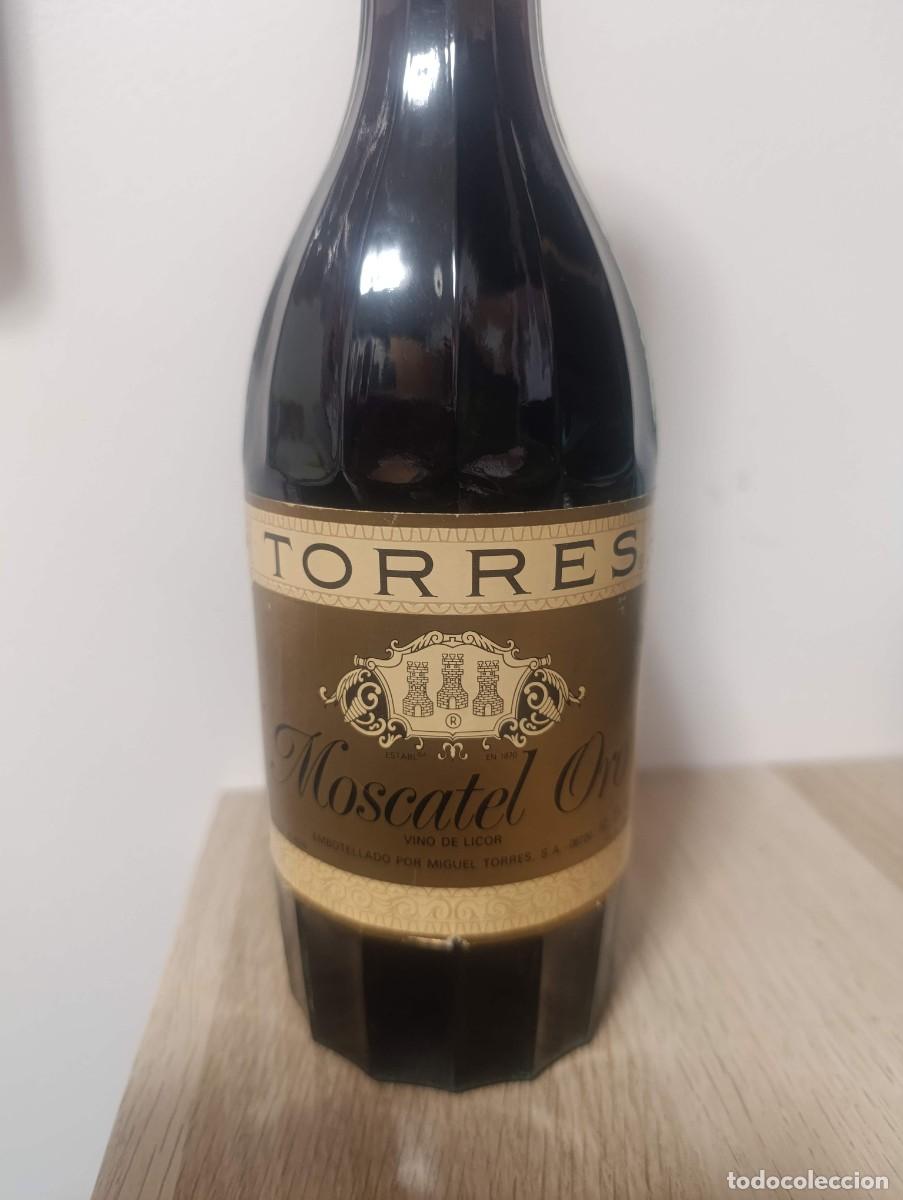 Coleccionismo de vinos y licores: Chartreuse Amarillo y torres - Foto 9