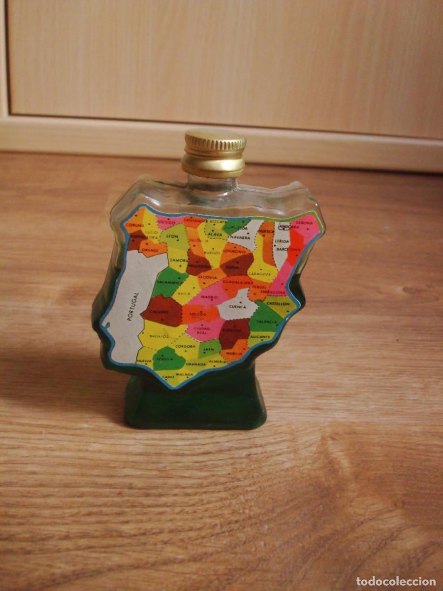 Coleccionismo de vinos y licores: Licor miniatura vintage forma mapa de Espa&ntilde;a (Pen&iacute;nsula)