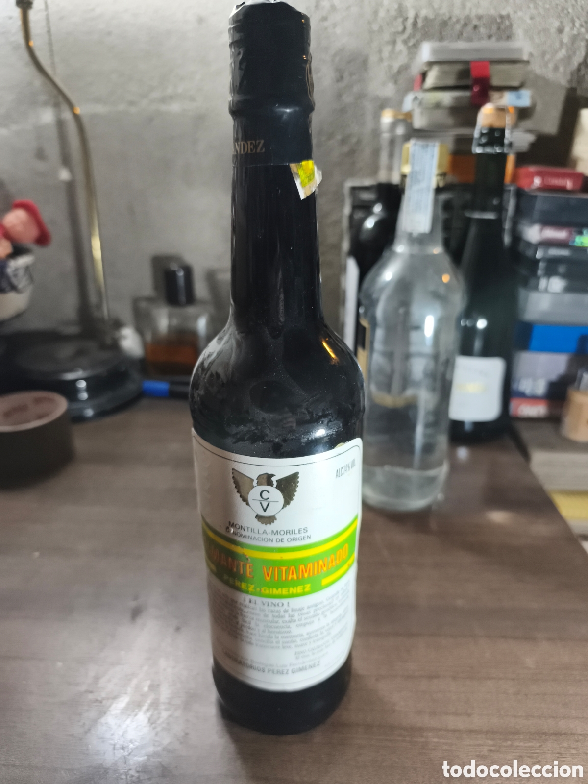 Coleccionismo de vinos y licores: Antigua botella de montilla -moriles Calmante vitaminado llena y cerrada