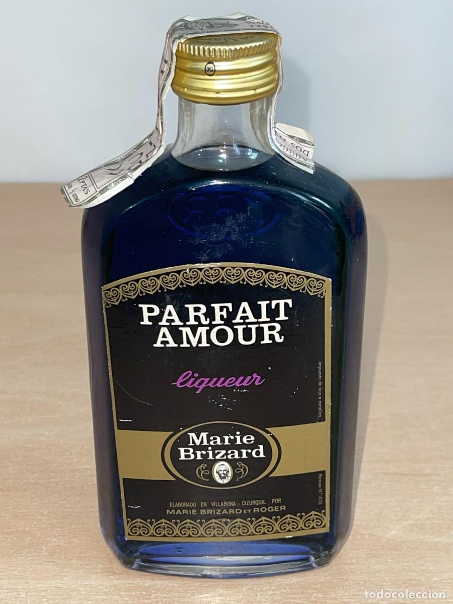 Coleccionismo de vinos y licores: Antigua Botella MARIE BRIZARD Liqueur PARFAIT AMOUR MBR Elaborado en Villabona Cizurquil 60's RARA!!