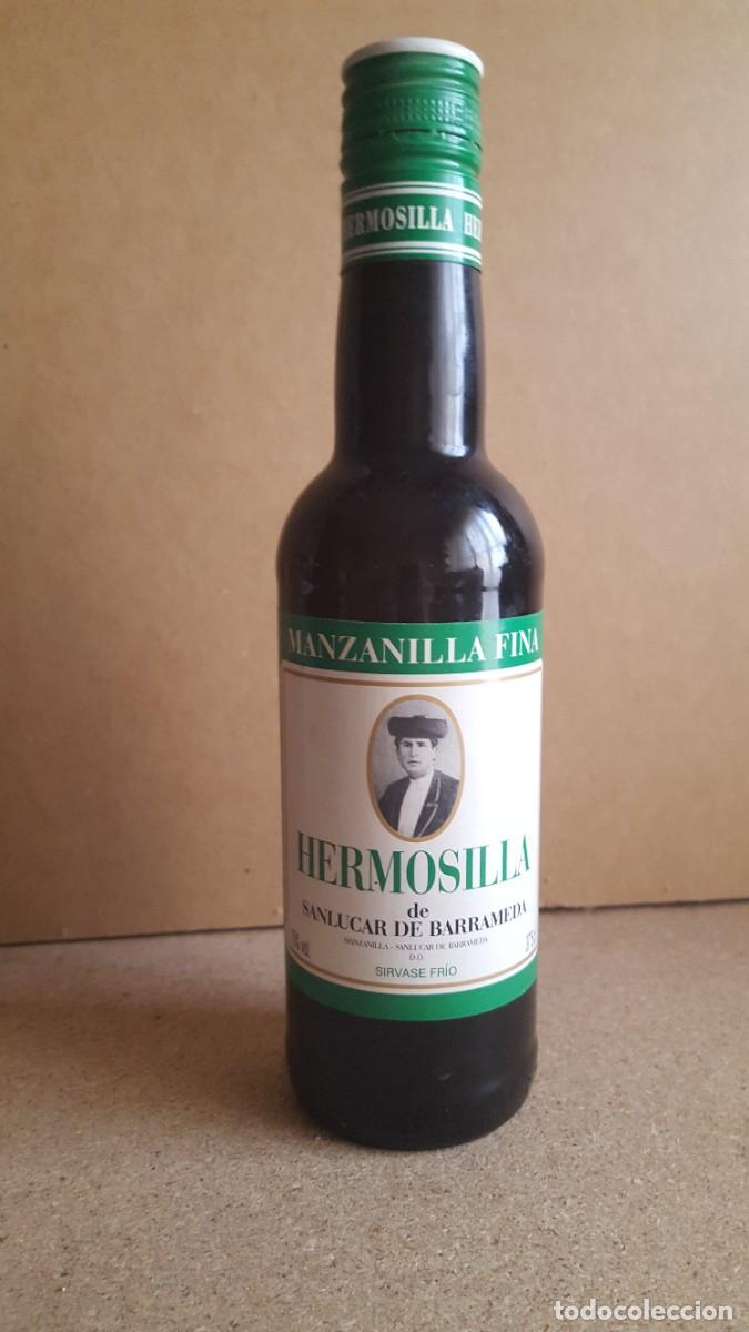 Coleccionismo de vinos y licores: Botella/botell&iacute;n manzanilla fina Hermosilla de Sanlucar de Barrameda. 37,5cl. VAC&Iacute;A.