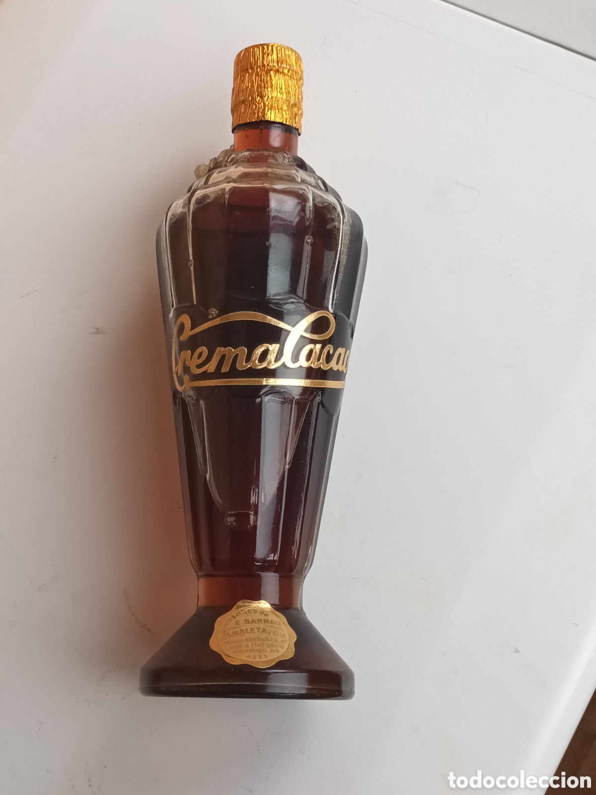 Coleccionismo de vinos y licores: Crema de cacao. Botella sin abrir. Conserva parte del sello. Licoreria Barrau.