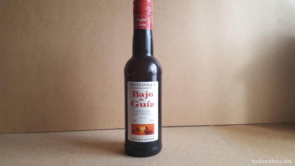 Coleccionismo de vinos y licores: Botella/botell&iacute;n manzanilla Bajo de Gu&iacute;a. 37,5cl. VAC&Iacute;A.