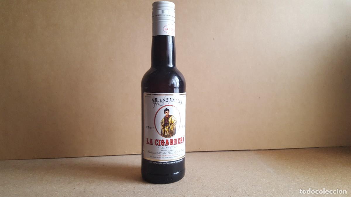 Coleccionismo de vinos y licores: Botella/botell&iacute;n manzanilla La Cigarrera. 37,5cl. VAC&Iacute;A.