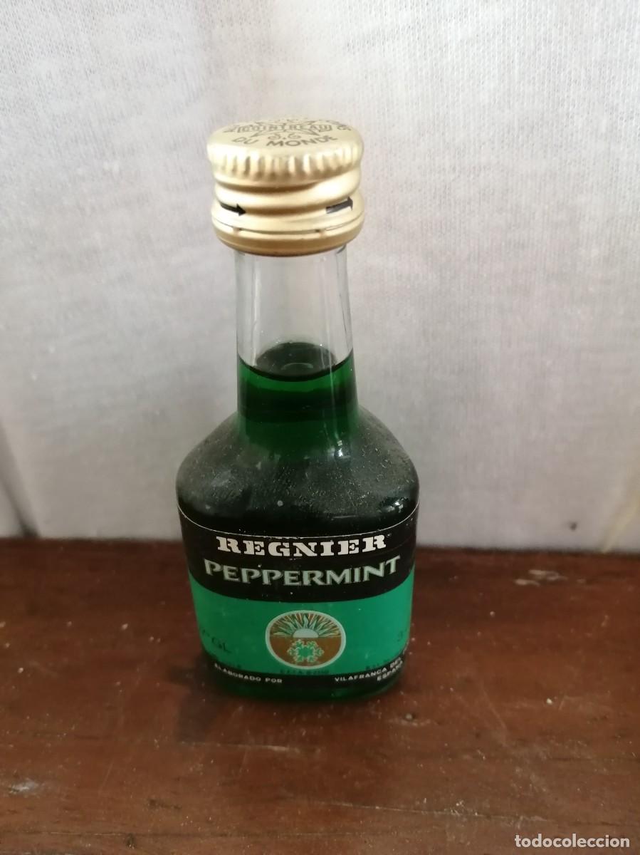 Coleccionismo de vinos y licores: BOTELLIN PEPPERMINT REGNIER - Foto 1