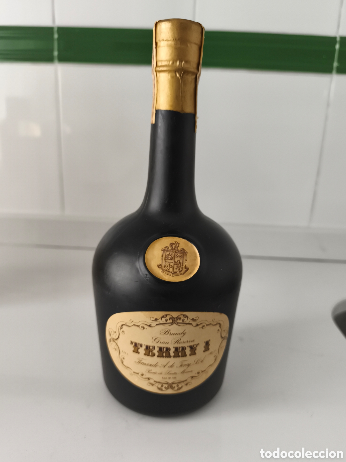 Coleccionismo de vinos y licores: Antigua botella de Brandy Terry I llena y cerrada precinta 4 ptas