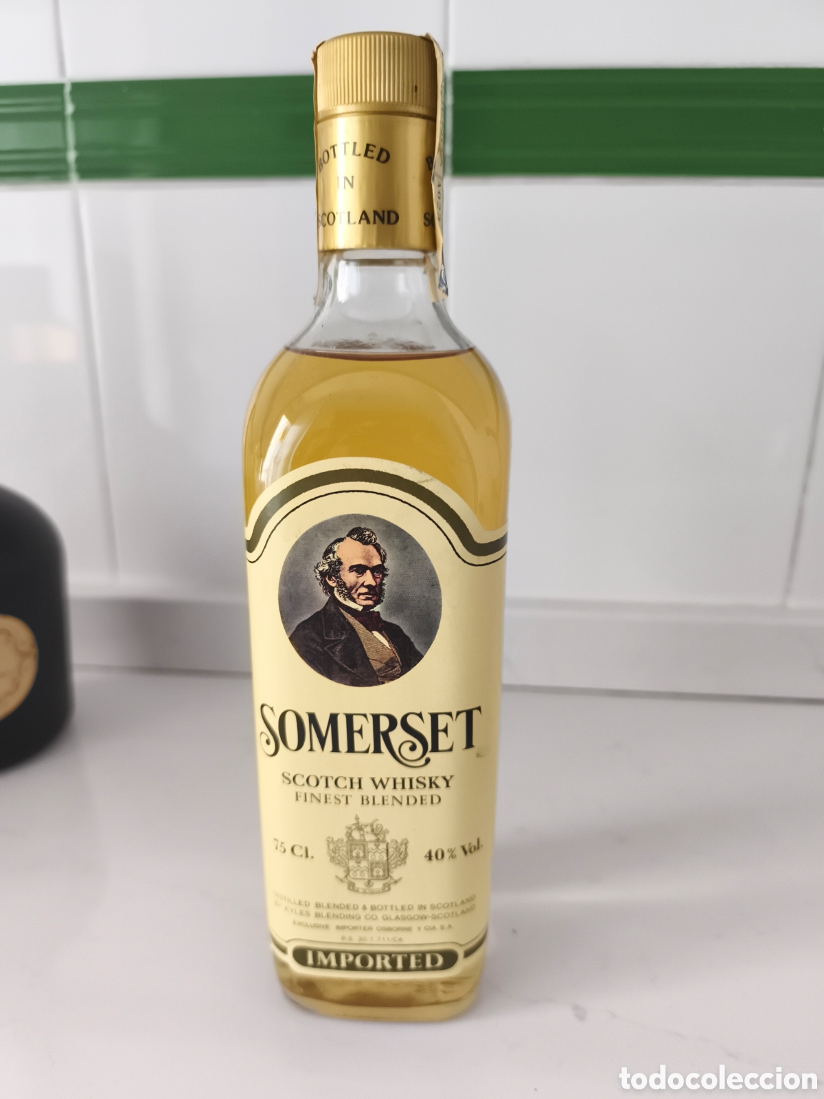 Coleccionismo de vinos y licores: Antigua botella de Whisky somerset llena y cerrada