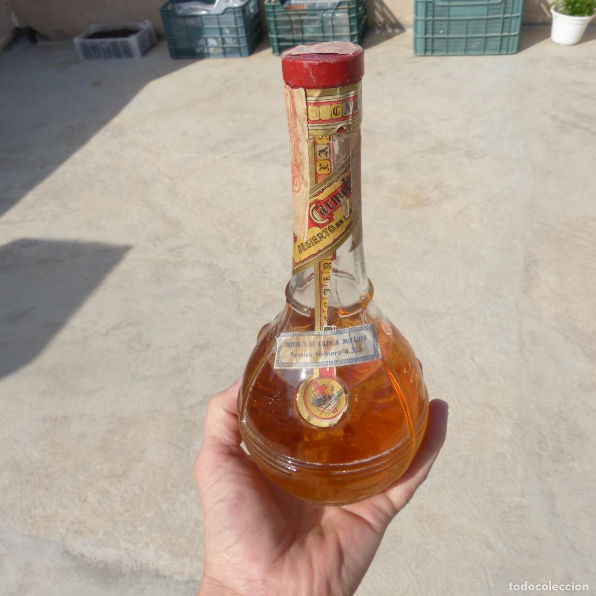 Coleccionismo de vinos y licores: Antigua botella de licor carmelitano 1/2 litro, precintada, sin abrir, desierto palmas , Castellon.