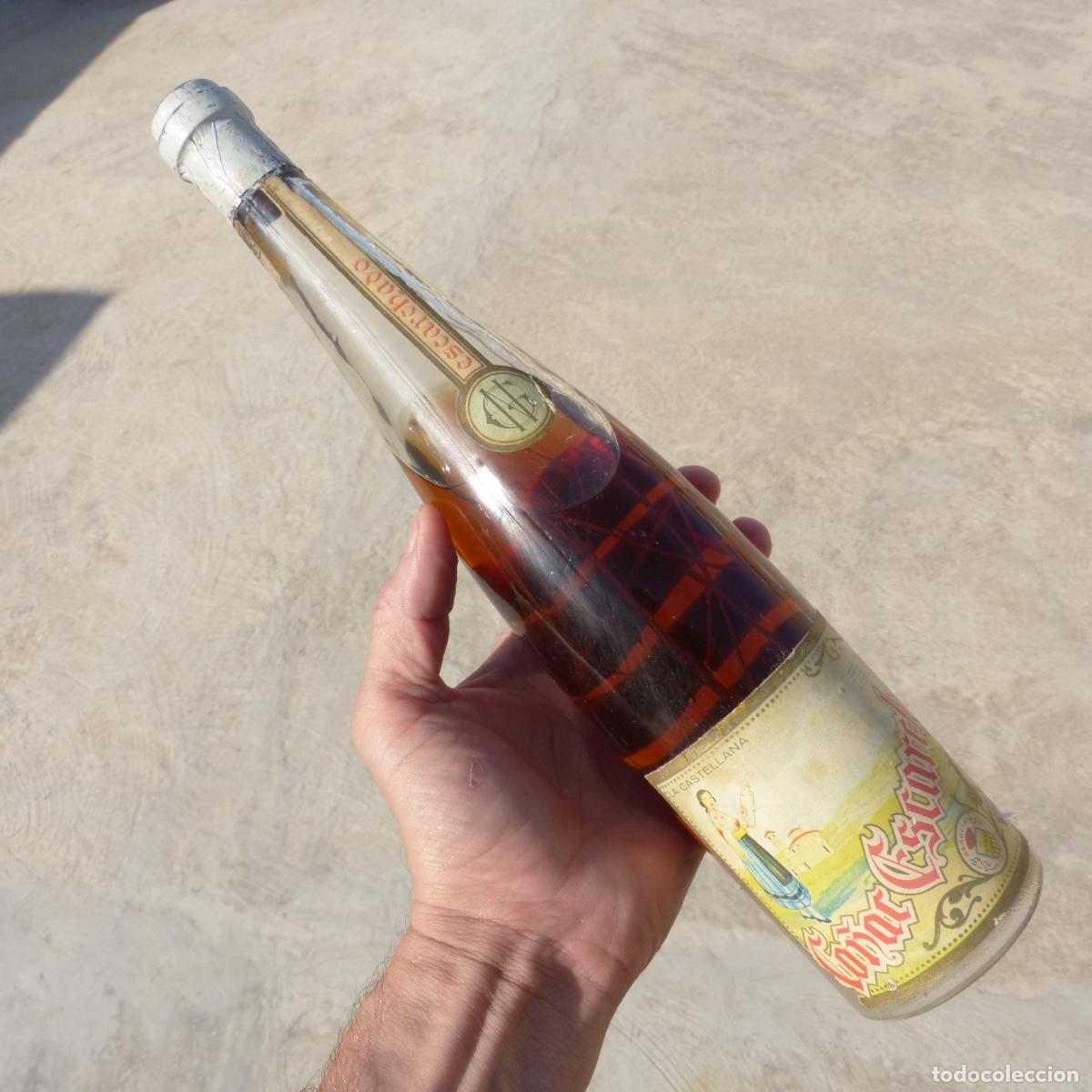 Coleccionismo de vinos y licores: Antigua botella de co&ntilde;ac escarchado , la castellana, segovia, sin abrir, 1296gr, 34,5cm.