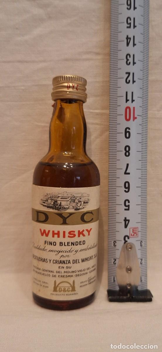 Coleccionismo de vinos y licores: BOTELLITA BOTELLIN - WHISKY DYC FINO BLENDED - PALAZUELOS DE ERESMA SEGOVIA