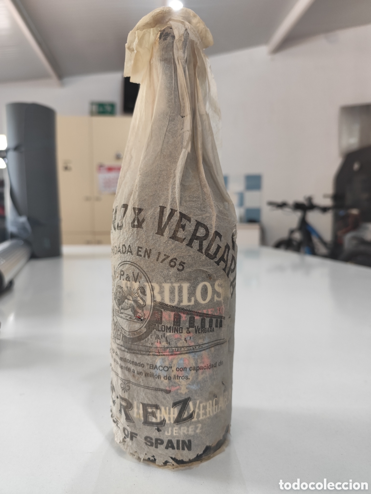 Coleccionismo de vinos y licores: Botella Fabuloso Brandy Viejo Palomino & Vergara Jerez &ndash; 1 L &ndash; a&ntilde;os 60/70 &ndash; con envoltorio original