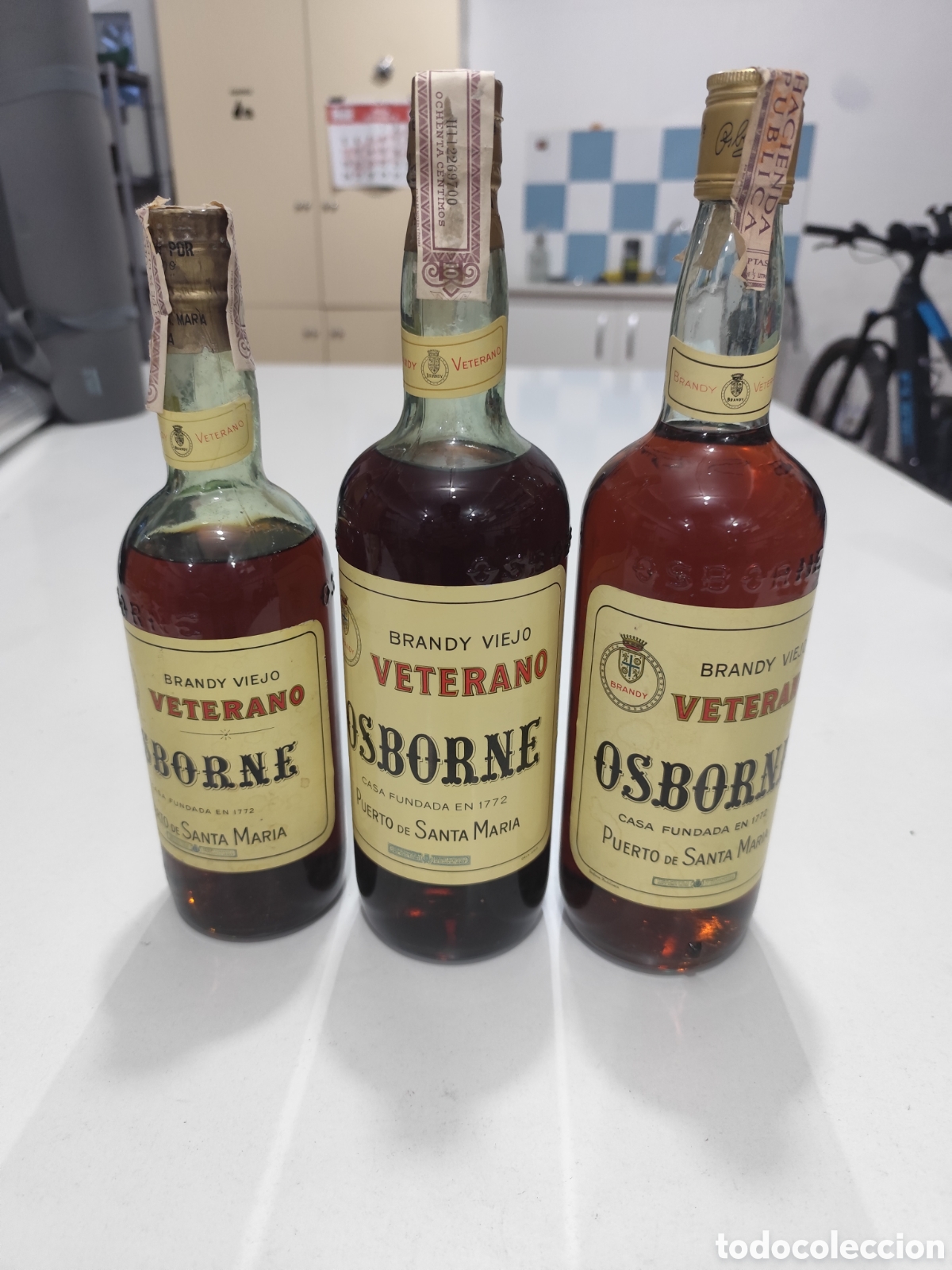 Coleccionismo de vinos y licores: 3 botellas Brandy Veterano Osborne 1L y 0,75 cl - Con precintos fiscales