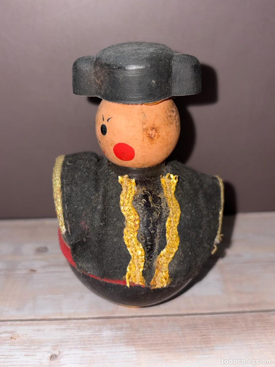 Coleccionismo de vinos y licores: ANTIGUO BOTELL&Iacute;N DE MADERA CON SOLDADO &ndash; FIGURA ARTESANAL &ndash; VINTAGE