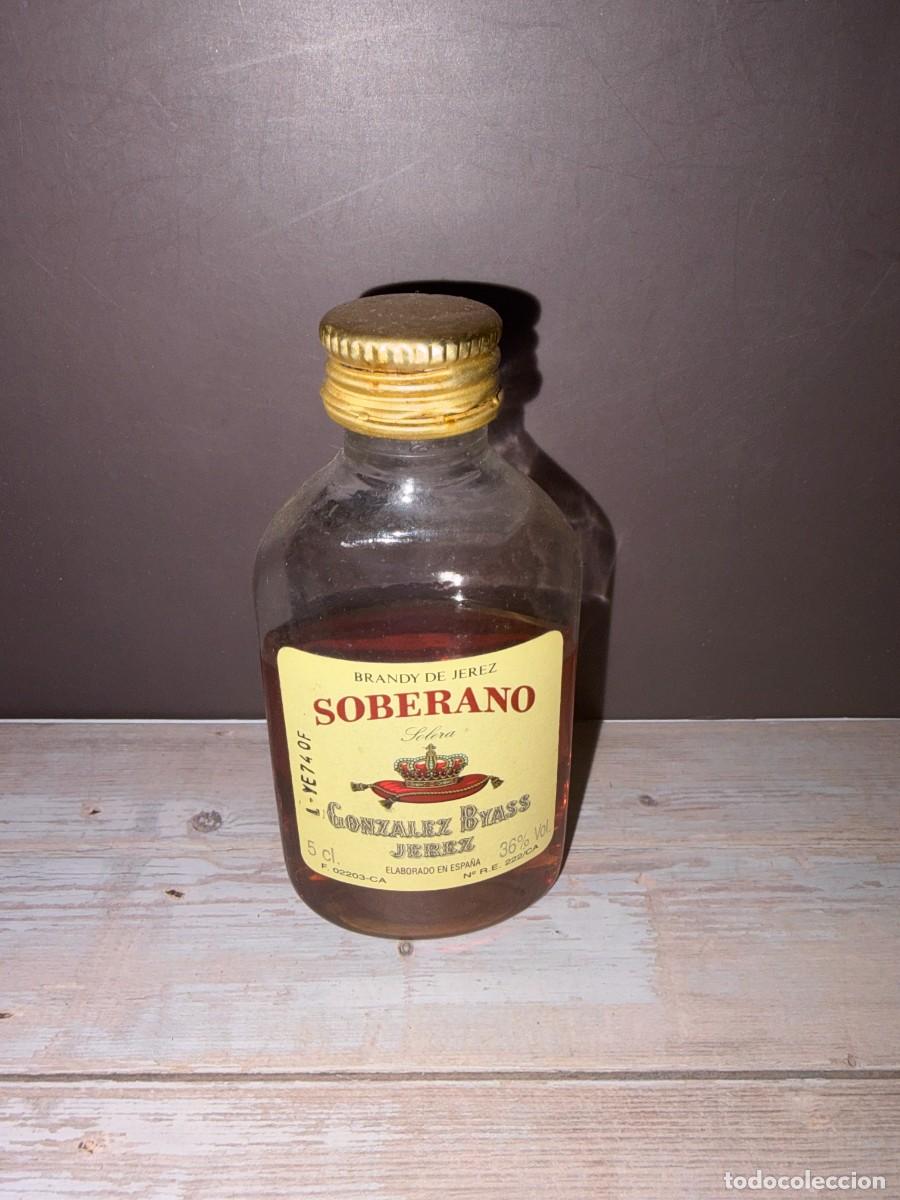 Collection of wines and liquors: BOTELL&Iacute;N. BRANDY DE JEREZ SOBERANO. GONZALEZ BYASS