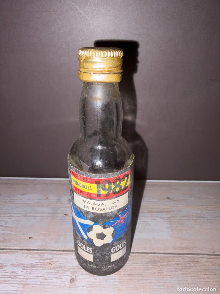 Colecionismo de vinhos e licores: BOTELL&Iacute;N. VINO OLOROSO. MALAGA. LA ROSALEDA.CAMPEONES MUNDIALES DE FUTBOL 1982