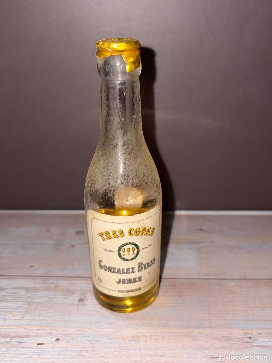 Coleccionismo de vinos y licores: BOTELL&Iacute;N. BRANDY JEREZANO. TRES COPES. GONZALEZ BYASS. JEREZ.