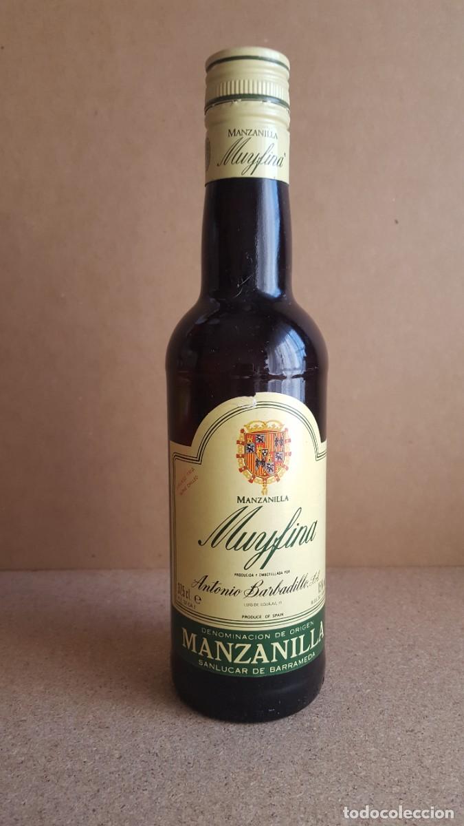 Coleccionismo de vinos y licores: Botella/botell&iacute;n manzanilla Muy Fina. 37,5cl. Vac&iacute;a.