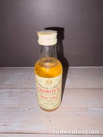 Coleccionismo de vinos y licores: BOTELL&Iacute;N. FINEST SCOTCH EHSIKY. WHITE LABEL. DEWAR'S
