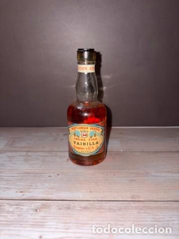 Coleccionismo de vinos y licores: BOTELL&Iacute;N. CREMA FINA DE VAINILLA. DESTILERIAS SERPIS. GISBERT Y CIA.