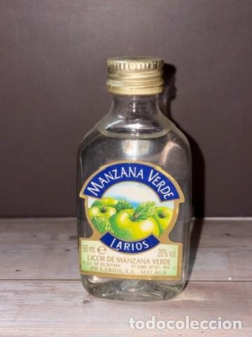 Coleccionismo de vinos y licores: BOTELL&Iacute;N. LICOR DE MANZANA VERDE. LARIOS