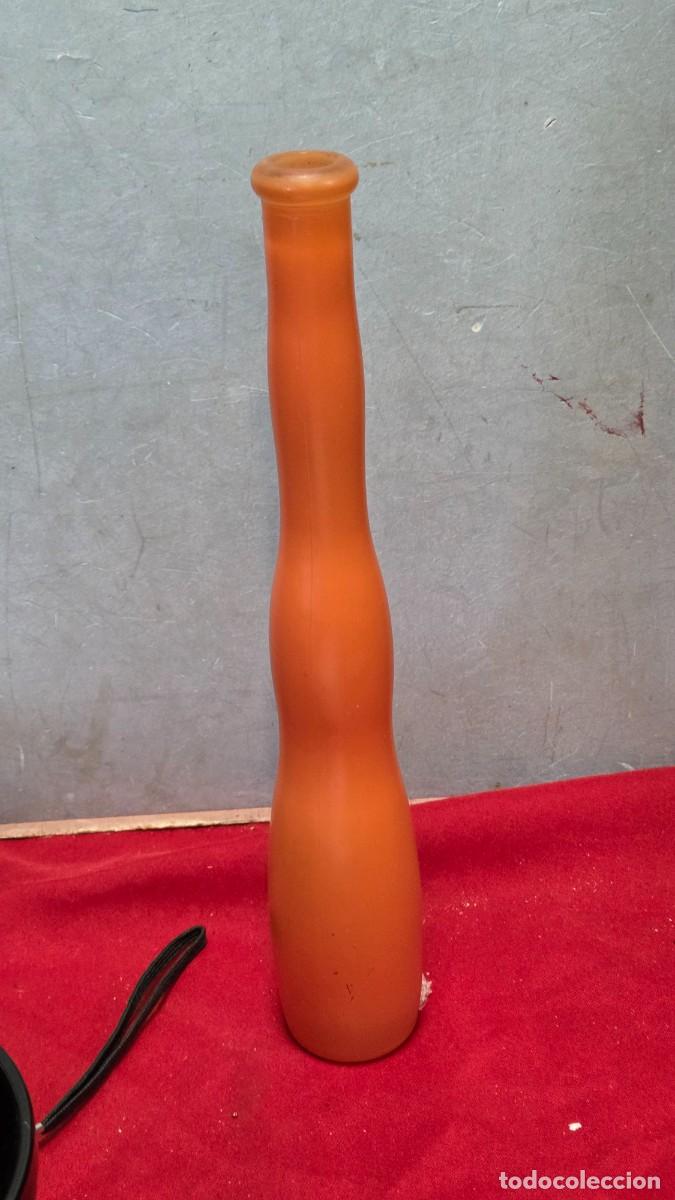 Coleccionismo de vinos y licores: botella de cristal opalino naranja