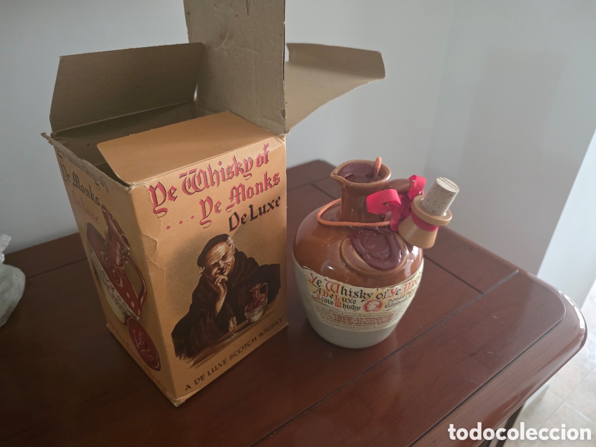 Coleccionismo de vinos y licores: Whisky vintage Ye Monks De Luxe en jarra de cer&aacute;mica y caja
