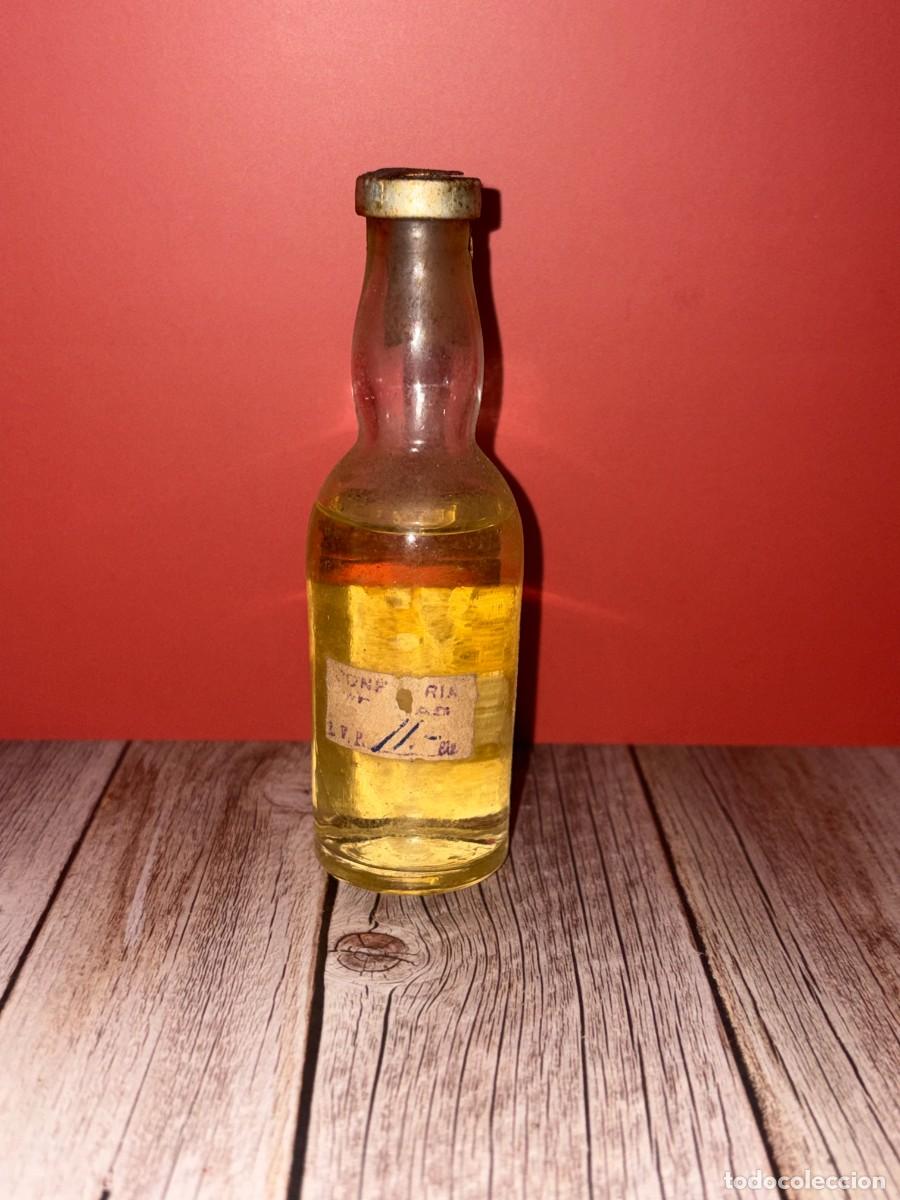 Coleccionismo de vinos y licores: BOTELLIN. LICOR. CHARTREUSE. L. GARNIER. - Foto 2