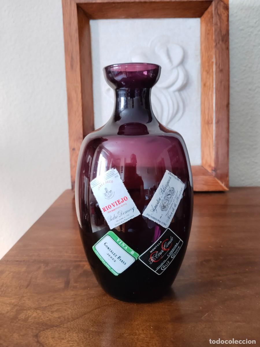 Coleccionismo de vinos y licores: Antigua botella morada Gonz&aacute;lez Byass, Cruz Conde...