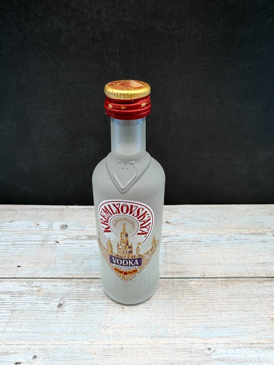 Coleccionismo de vinos y licores: BOTELL&Iacute;N. VODKA. KREMLYOVSKAYA.