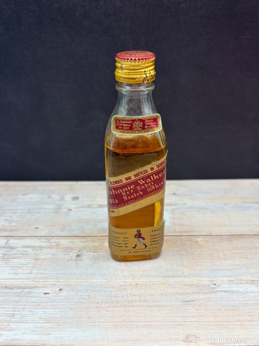 Coleccionismo de vinos y licores: BOTELL&Iacute;N. SCOTCH WHISKY. JOHNNIE WALKER