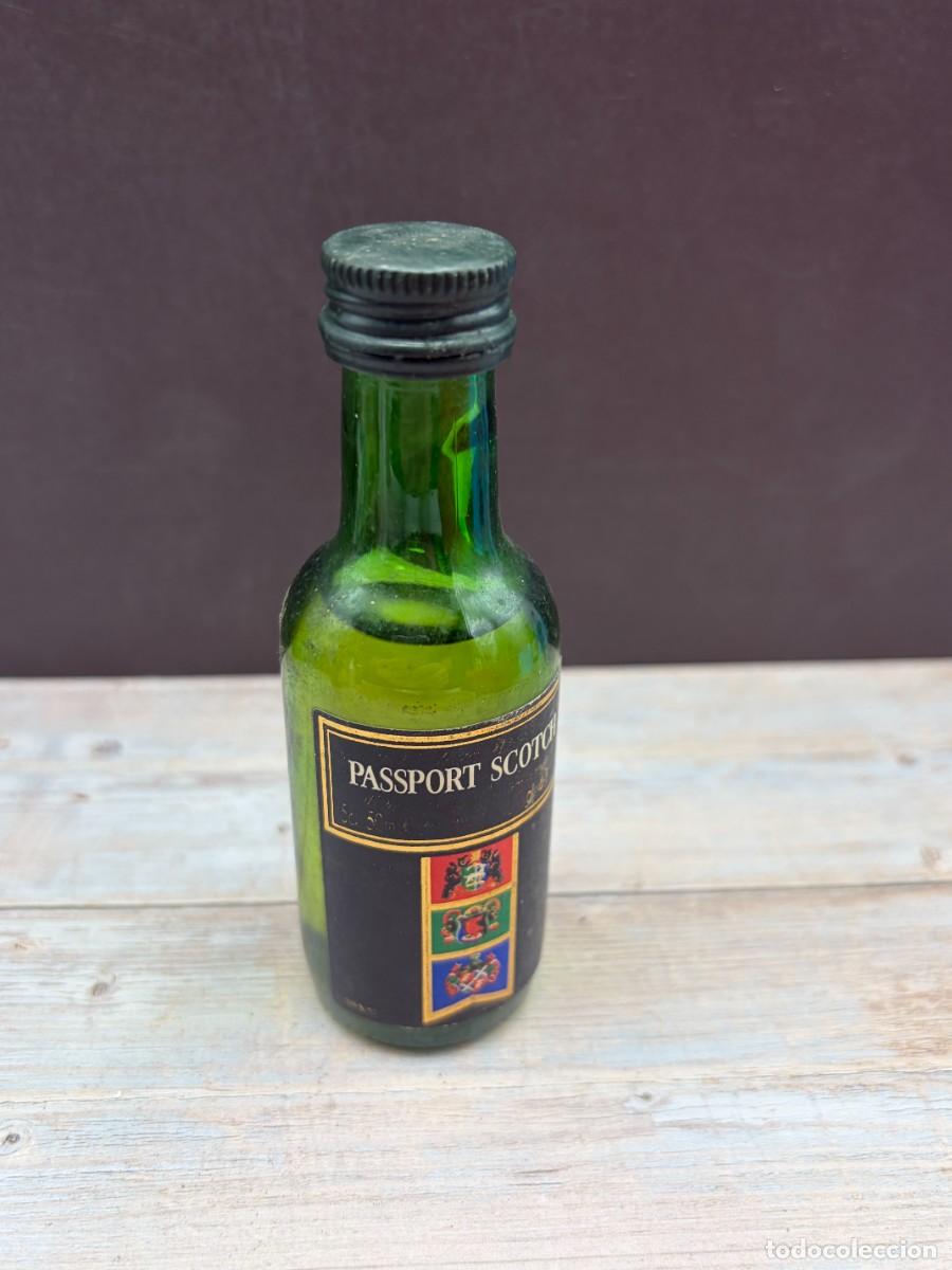 Collectionnisme de vins et liqueurs: BOTELL&Iacute;N. WHISKY. PASSPORT SCOTCH.