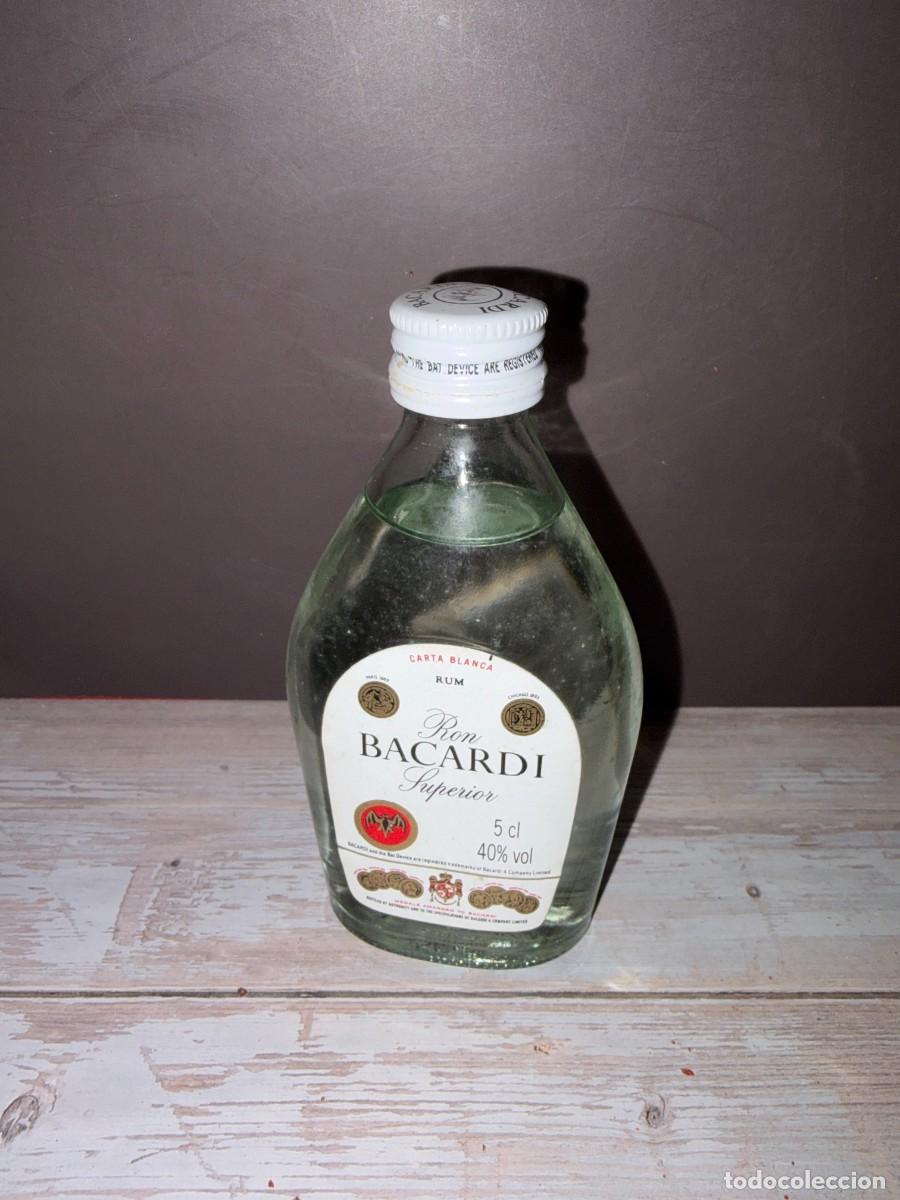 Coleccionismo de vinos y licores: BOTELL&Iacute;N. RON BACARDI SUPERIOR.