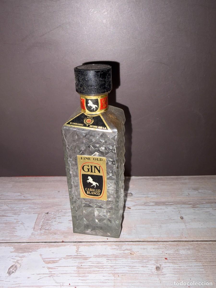 Coleccionismo de vinos y licores: BOTELL&Iacute;N. GINEBRA. GIN. CABALLO BLANCO