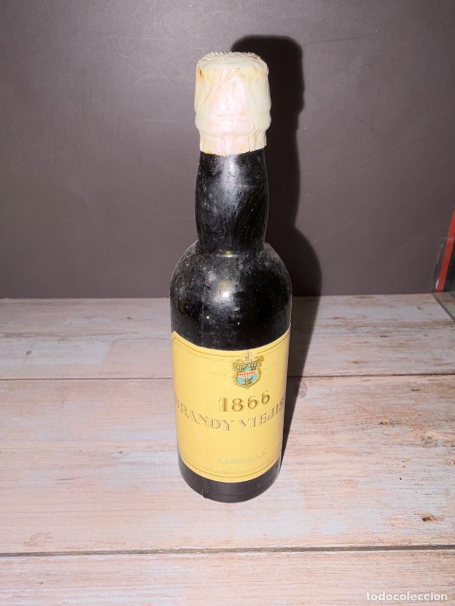 Coleccionismo de vinos y licores: BOTELL&Iacute;N. BRANDY VIEJISIMO. 1866. LARIOS.